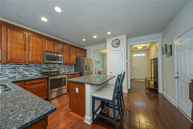 142 DORSCH DRIVE gallery image 4