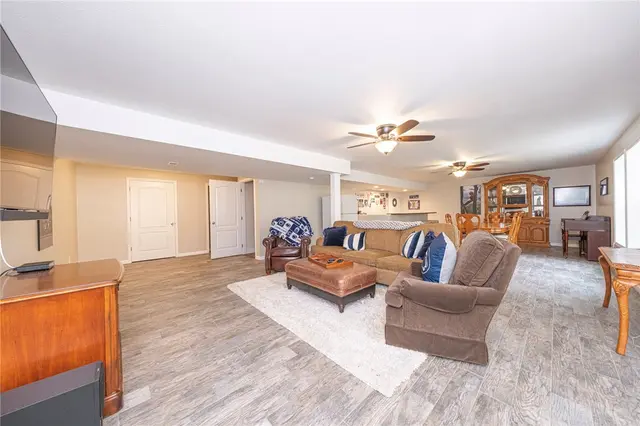 142 DORSCH DRIVE gallery image 26