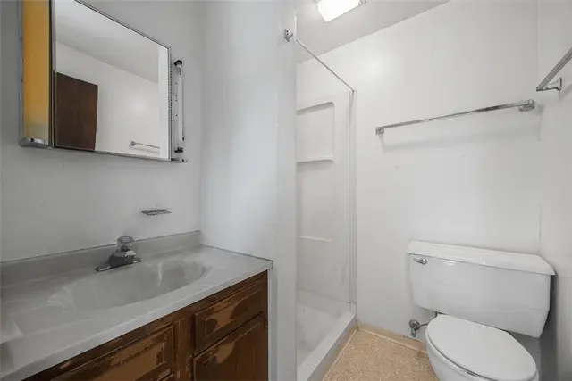142 Kenney Drive gallery image 12