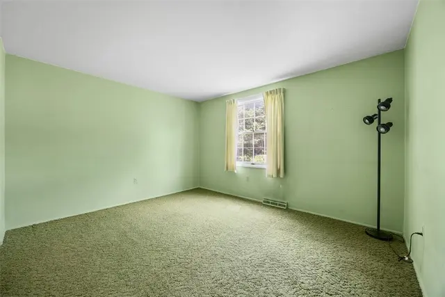 142 Kenney Drive gallery image 16