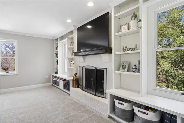 1421 Lakeside Drive gallery image 8