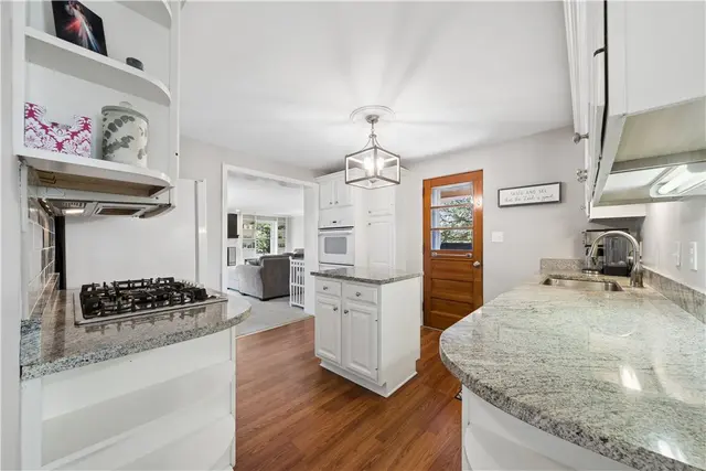 1421 Lakeside Drive gallery image 11