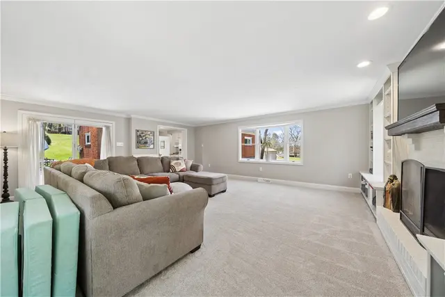 1421 Lakeside Drive gallery image 17