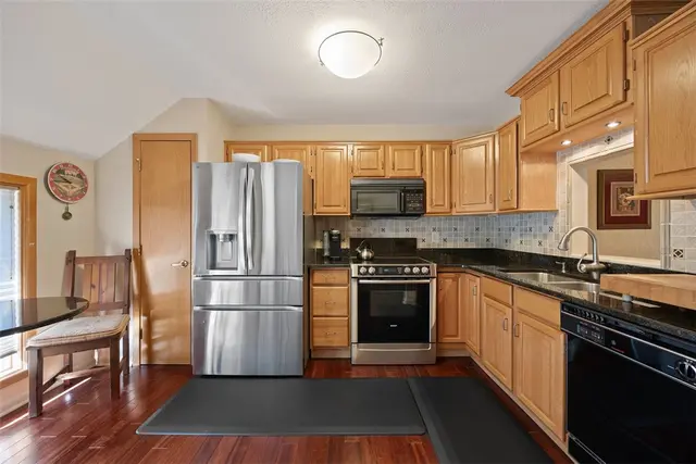 1423 Towne Square Dr gallery image 2