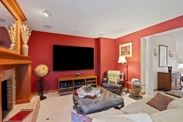 1423 Towne Square Dr gallery image 7