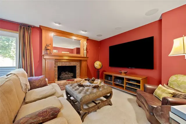 1423 Towne Square Dr gallery image 8