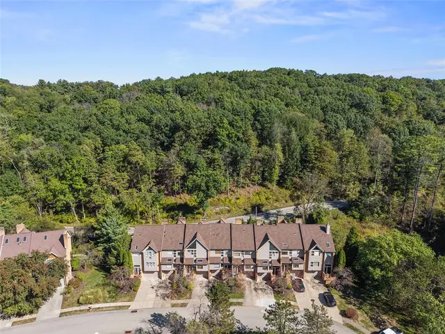 1423 Towne Square Dr gallery image 9