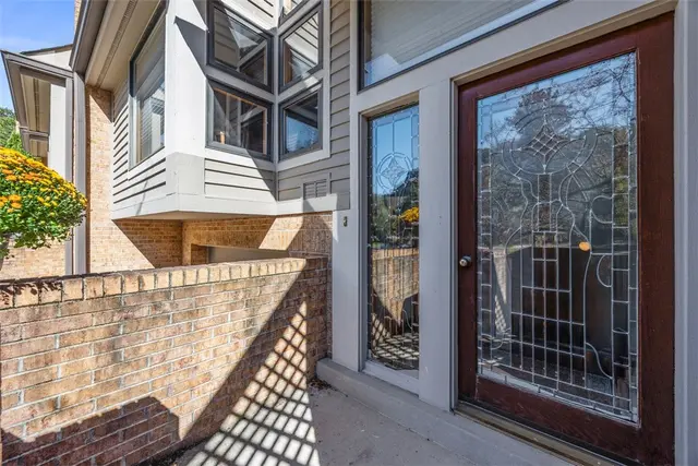 1423 Towne Square Dr gallery image 10