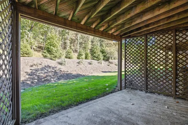 1423 Towne Square Dr gallery image 16