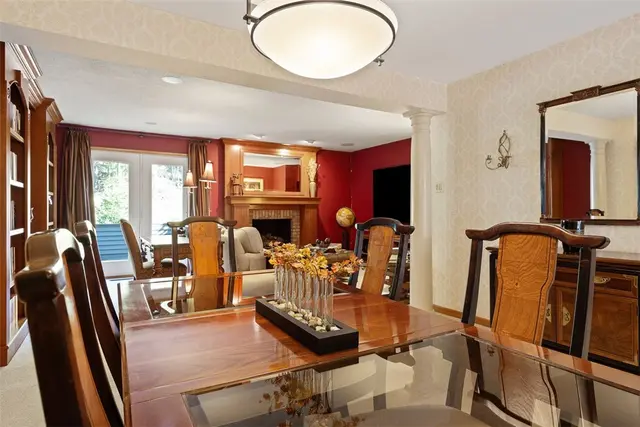 1423 Towne Square Dr gallery image 18