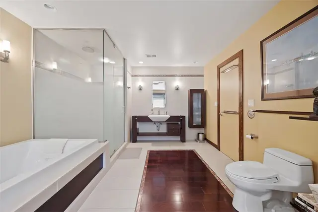 1423 Towne Square Dr gallery image 19
