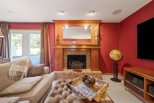 1423 Towne Square Dr gallery image 20