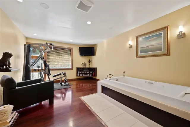 1423 Towne Square Dr gallery image 21