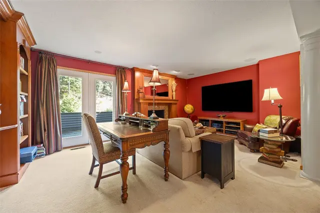 1423 Towne Square Dr gallery image 25