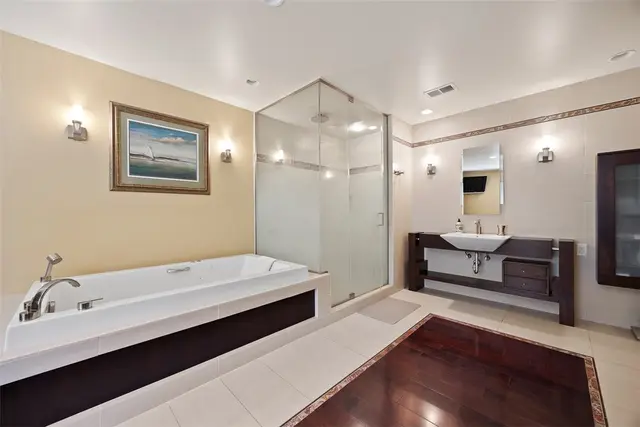 1423 Towne Square Dr gallery image 30
