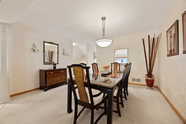 1423 Towne Square Dr gallery image 33