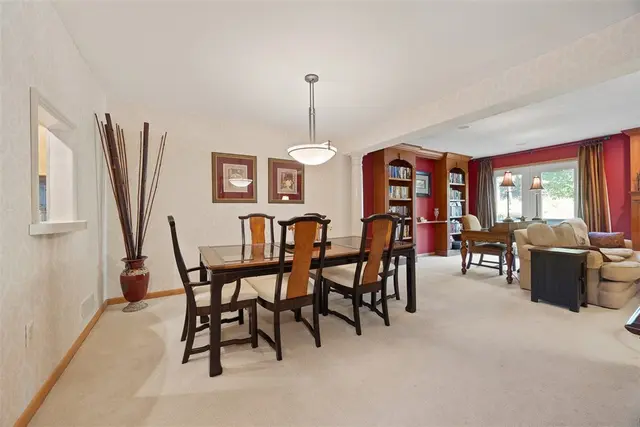 1423 Towne Square Dr gallery image 34