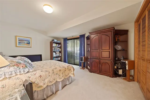 1423 Towne Square Dr gallery image 37