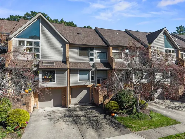 1423 Towne Square Dr gallery image 38