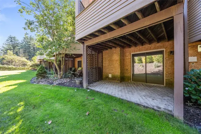 1423 Towne Square Dr gallery image 39