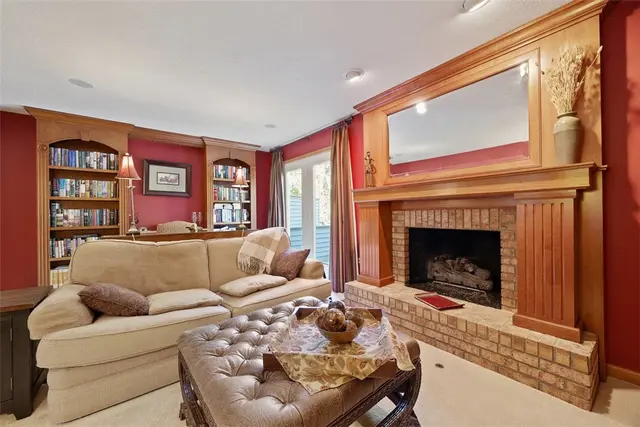 1423 Towne Square Dr gallery image 40