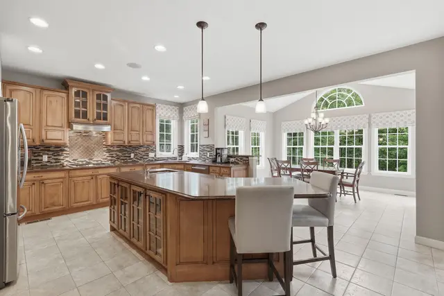 1429 Mystic Valley DRIVE gallery image 4