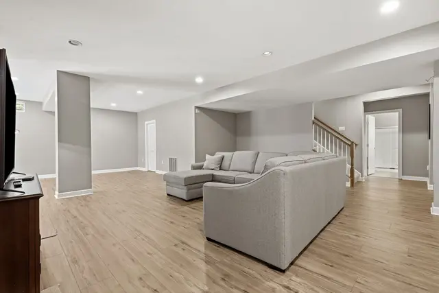 1429 Mystic Valley DRIVE gallery image 9