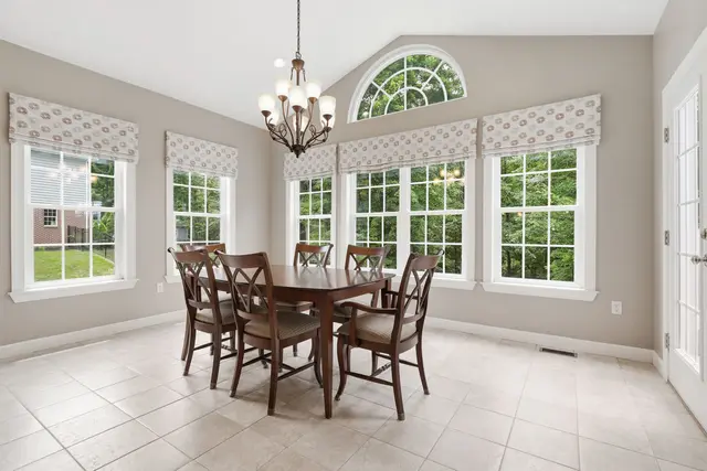 1429 Mystic Valley DRIVE gallery image 16
