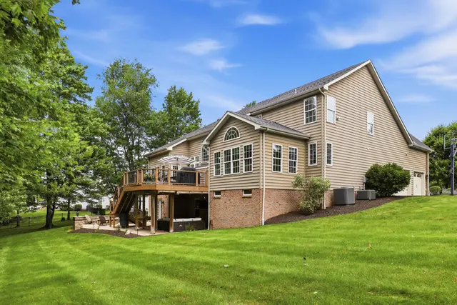 1429 Mystic Valley DRIVE gallery image 32