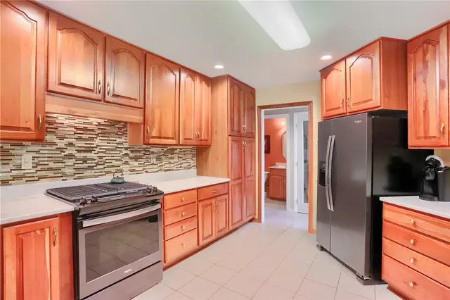 143 Hampshire Drive gallery image 5