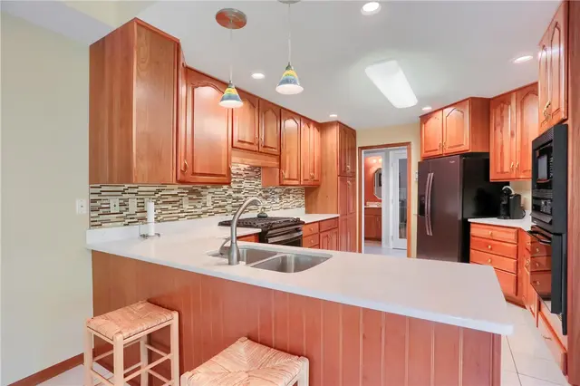 143 Hampshire Drive gallery image 7