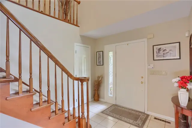 143 Hampshire Drive gallery image 9