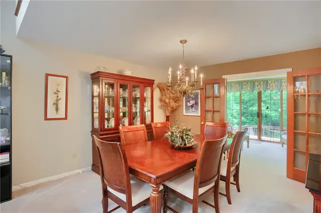 143 Hampshire Drive gallery image 13