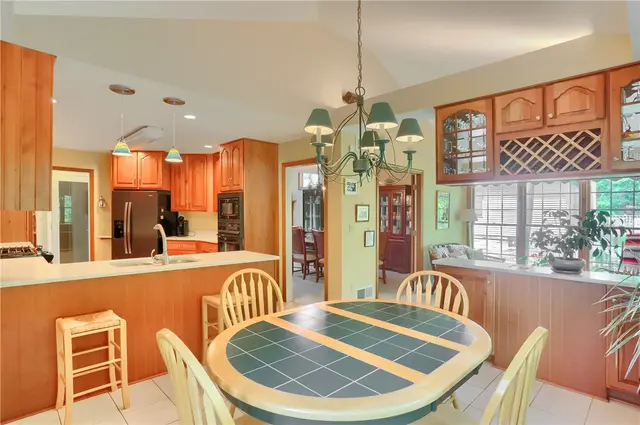 143 Hampshire Drive gallery image 16