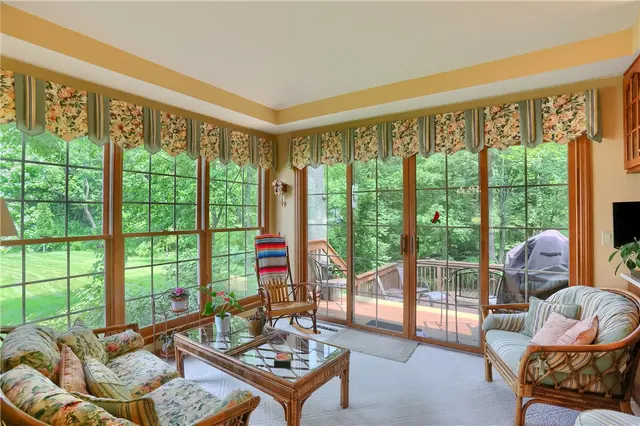 143 Hampshire Drive gallery image 17