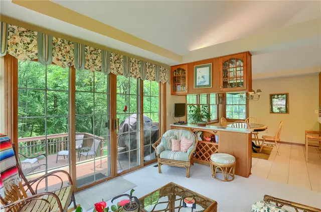 143 Hampshire Drive gallery image 18