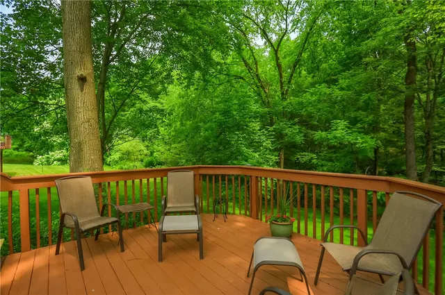 143 Hampshire Drive gallery image 19