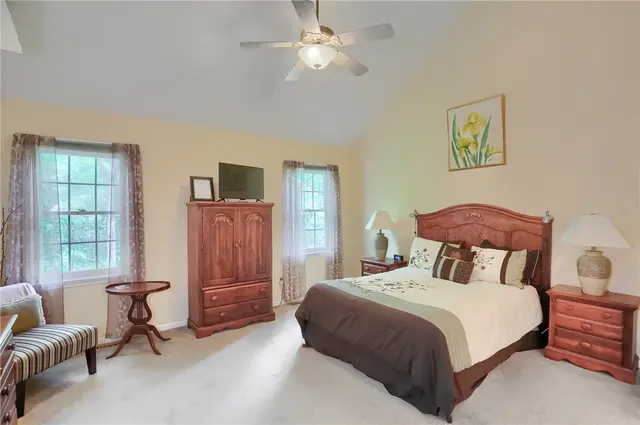 143 Hampshire Drive gallery image 20
