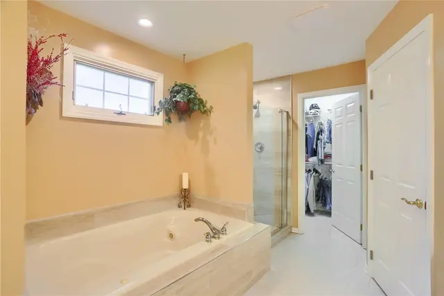 143 Hampshire Drive gallery image 23