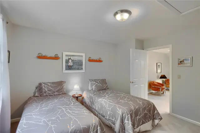 143 Hampshire Drive gallery image 31