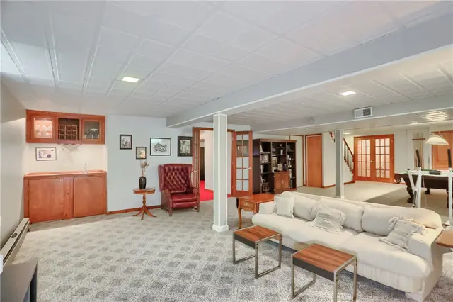 143 Hampshire Drive gallery image 34