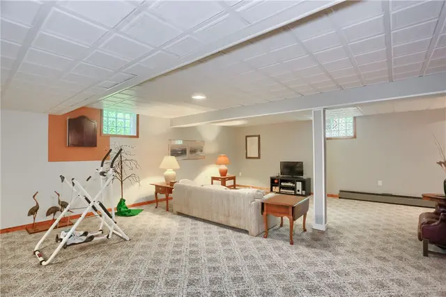 143 Hampshire Drive gallery image 36
