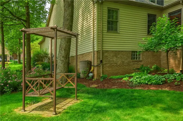 143 Hampshire Drive gallery image 43