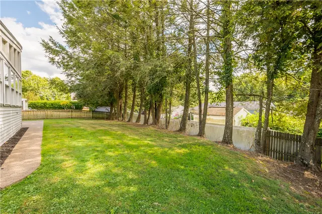 143 Pilgrim Dr gallery image 3