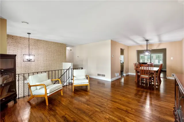 143 Pilgrim Dr gallery image 5