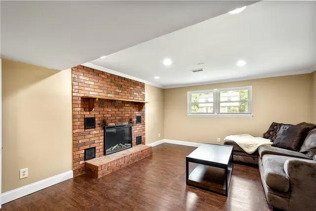 143 Pilgrim Dr gallery image 7