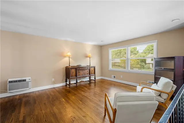 143 Pilgrim Dr gallery image 10