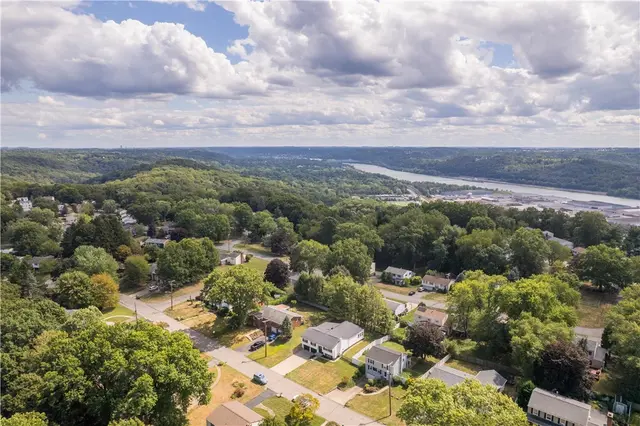 143 Pilgrim Dr gallery image 12