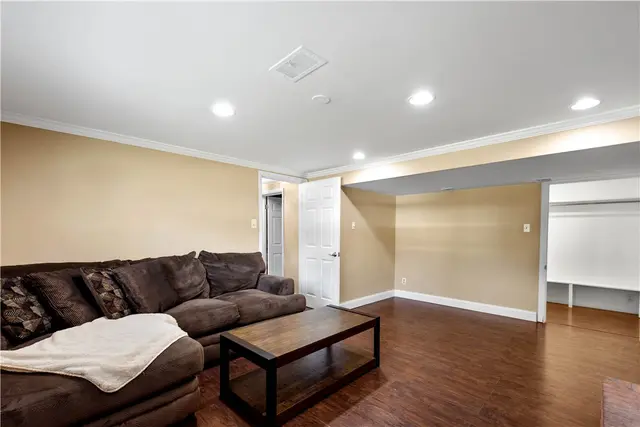 143 Pilgrim Dr gallery image 13