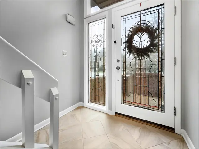1432 Towne Square Dr gallery image 4